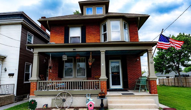 Spacious Home a mile away of York expo center