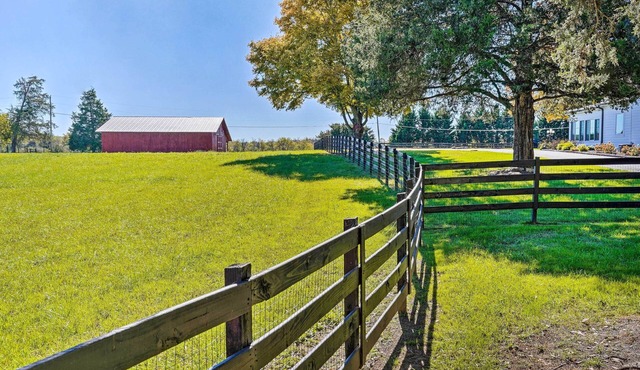 Spacious Home + Acreage, 16 Mi to Chattanooga