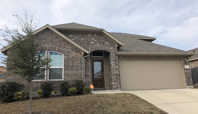 *Spacious HOME away from home! Lots of comforts included. Perfect for family!