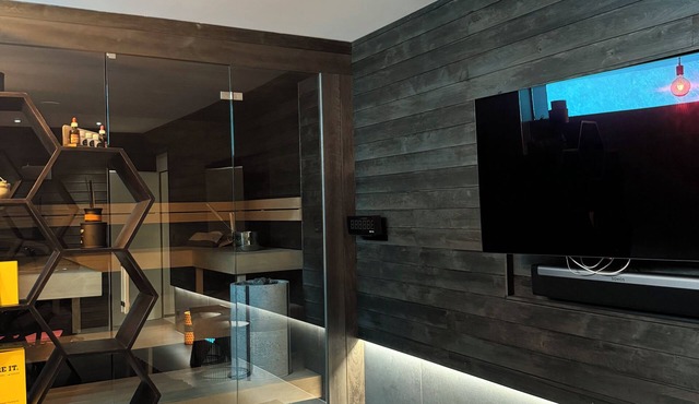 Spacious home away from home. Beautiful surroundings and very close to the city