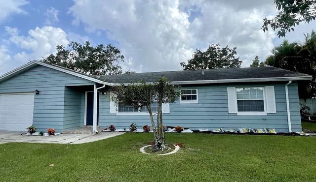 Spacious Home Away Relax Hot Tub!