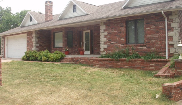 Spacious Home, Awesome View, Close to Lakes, Comfortably Sleeps 18 People