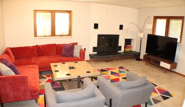 Spacious Home by Forest Park:Family & Pet Friendly