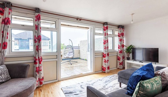 Spacious Home by Lee Valley Rafting Waltham Cross