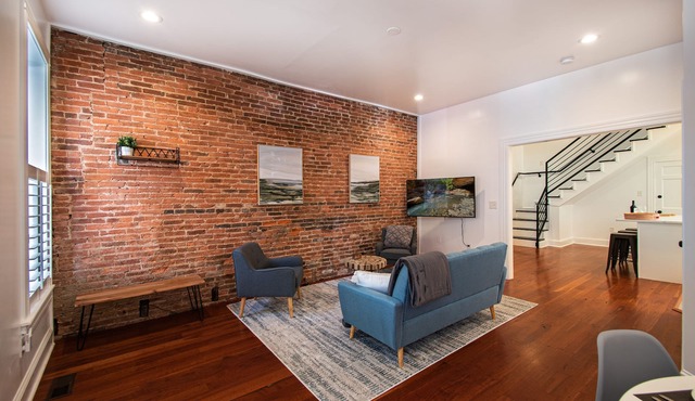 Spacious Home by the Water in Fells Point