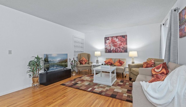 Spacious Home- Centrally located near St. Paul