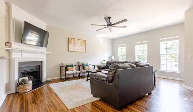 Spacious Home- central to Airport, Crabtree & food
