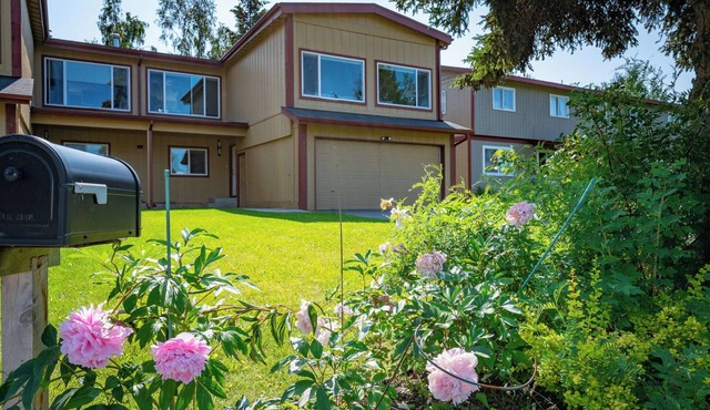 Spacious Home close to Coastal Trail and Downtown
