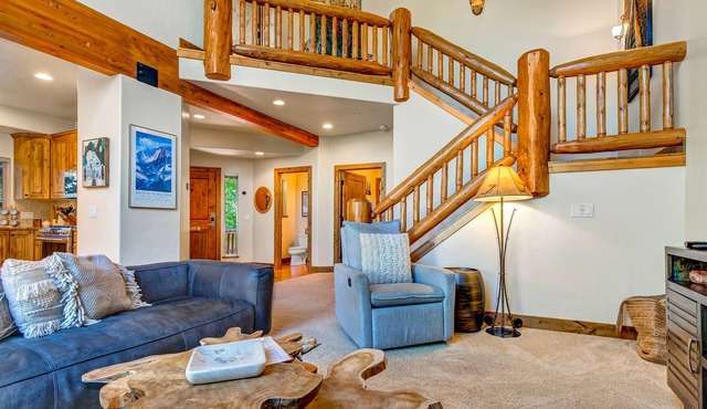 Spacious home close to Woodward w/private hot tub, 100 mbps wifi, fireplace, AC