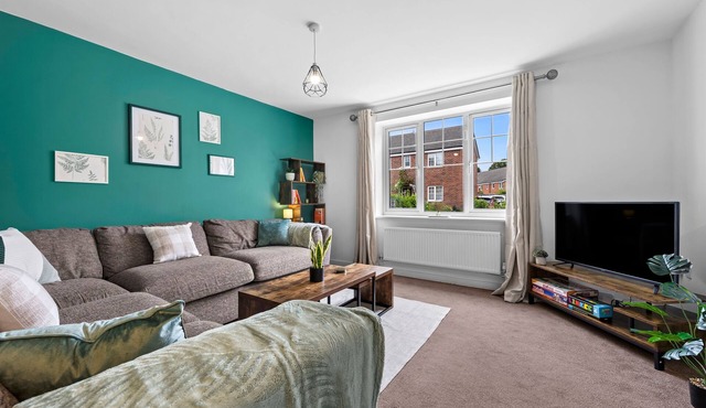 Spacious Home, Contractors, Free Parking, WiFi, King Size Beds