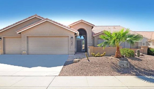 Spacious home, Comfortable, located on the 8th hole of Ironwood Golf Club!