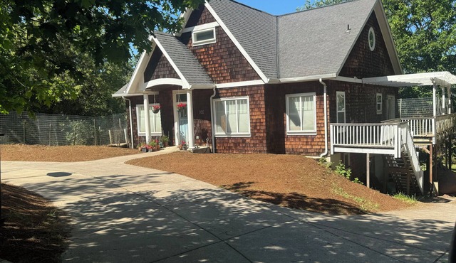 Spacious home connected to Spencer’s Butte hiking trails