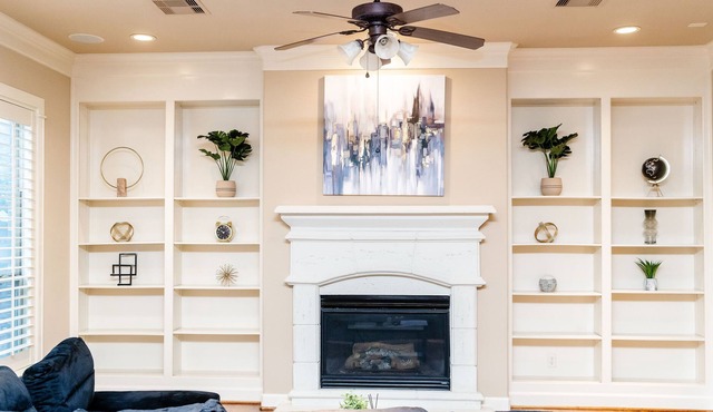 SPACIOUS HOME FOR THE HOLIDAYS NEAR GALLERIA!!!