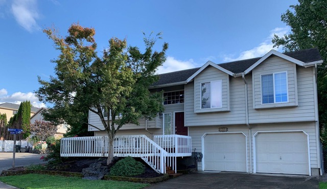 Spacious Home for your Family and Friends to Enjoy!