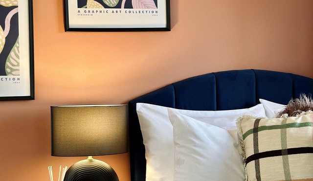 Spacious Home | Free Parking | WiFi | Sleeps 8!