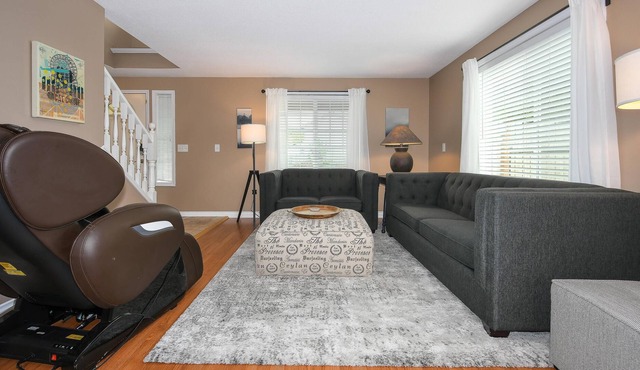 Spacious home full of charm & convenience close to PDX!