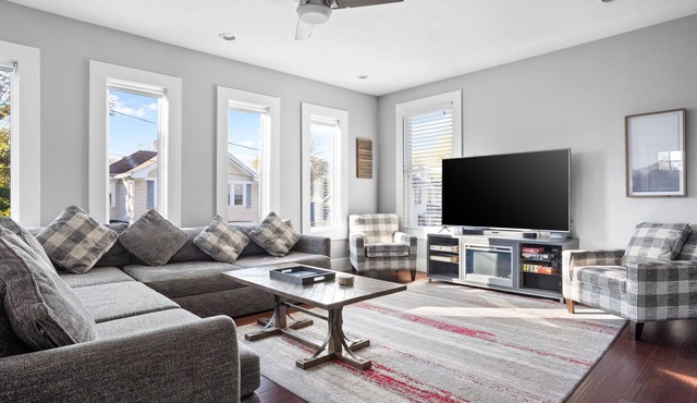 Spacious Home | Garage | Near Fountain Square