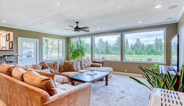 Spacious Home - Golf Course Views, Central AC, WiFi & Alfresco Living