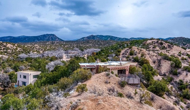 Spacious home & guest house with large patio, incredible views, & wood fireplace