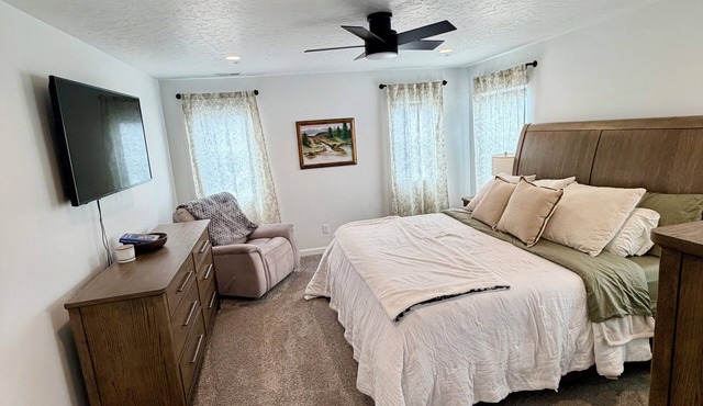 Spacious Home,Gym, Fire Pit, Family Friendly