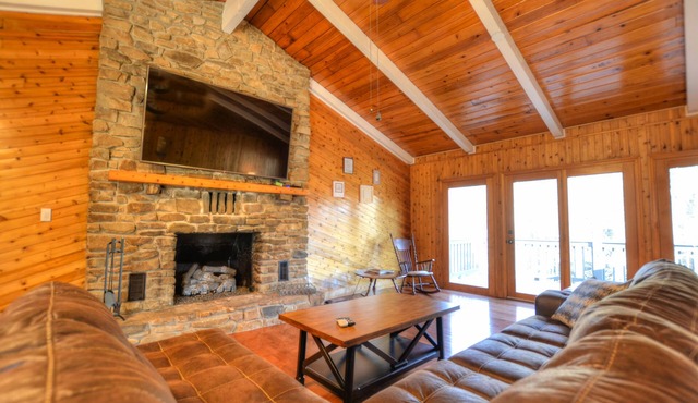 Spacious home…Hot Tub…game room…Pet Friendly.WIFI