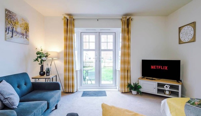 Spacious home, ideal for professionals, sleeps 8!