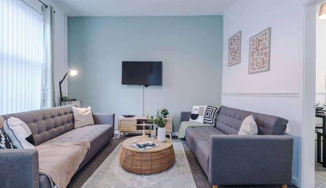 Spacious Home, Ideal for Contractors, Sleeps 7!