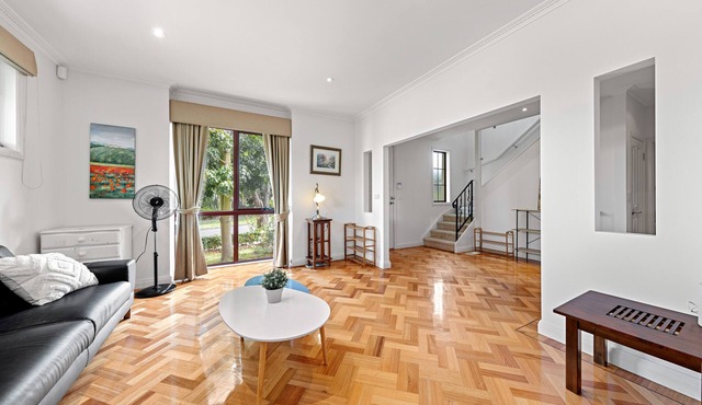 Spacious home in heart of GLEN