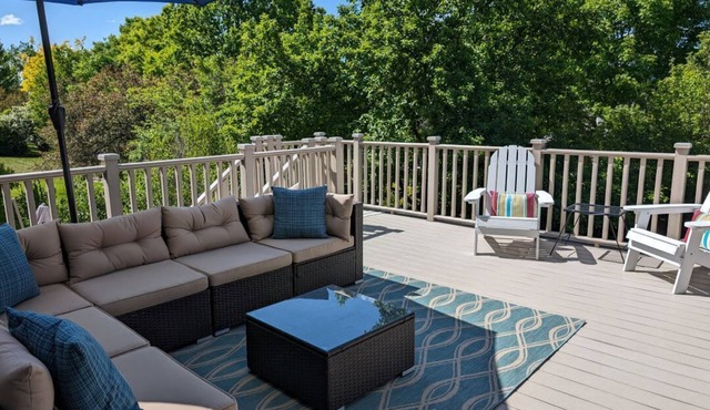 Spacious home in Broomfield- Hot Tub- Mtn Views!