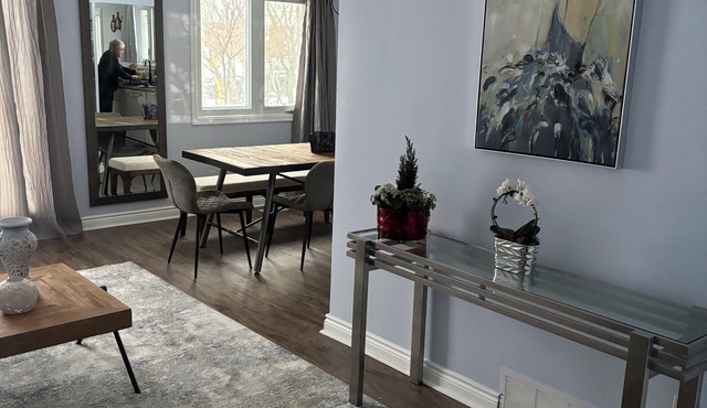 Spacious Home in Niagara - Sleeps up to 10 guests, 10 mins to the Falls