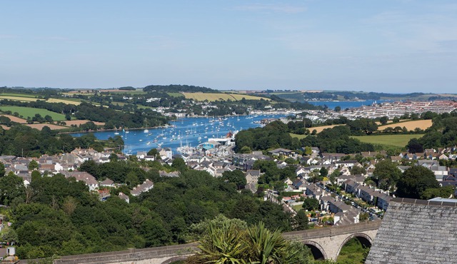 Spacious Home In Cornwall, Sea Views, Off-street Parking, Sleeps 10, with Annexe