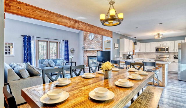 Spacious Home in Lake and Snow Community with Game Room