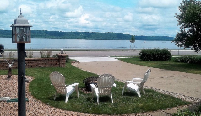 Spacious Home In Lake City, MN With "Dramatic Views" Of Lake Pepin!