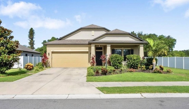 Spacious Home in Large Neighborhood, Minutes Away from the Beach and Riverwalk!