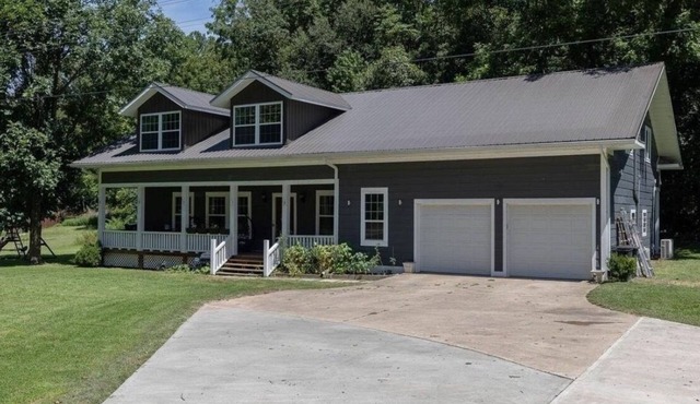 Spacious home in quaint & quiet area. Lots of natural space & centrally located!