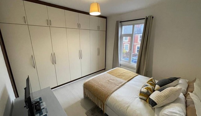 Spacious Home in Town Centre with Parking