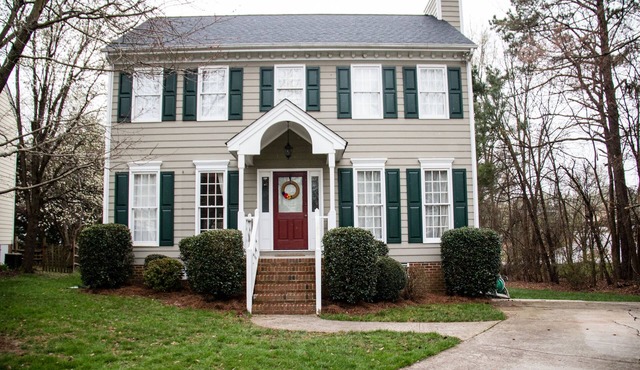 Spacious home- King Suite central to Duke, UNC, RDU Airport & Southpoint Mall