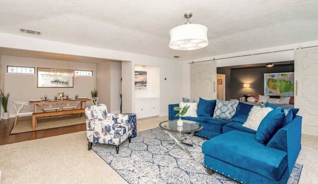 Spacious Home Minutes From Everything - sleeps 10