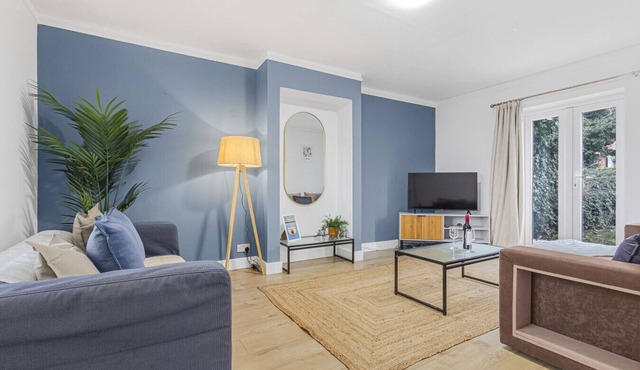 Spacious Home Near Heathrow