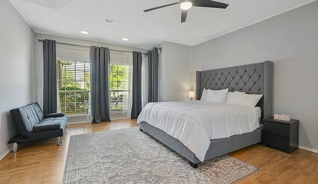 Spacious Home near Texas A&MnCheck out our discounted M-Th rate!