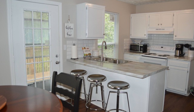 Spacious Home Near Atlanta, Sweetwater Park, Six Flags and Airport