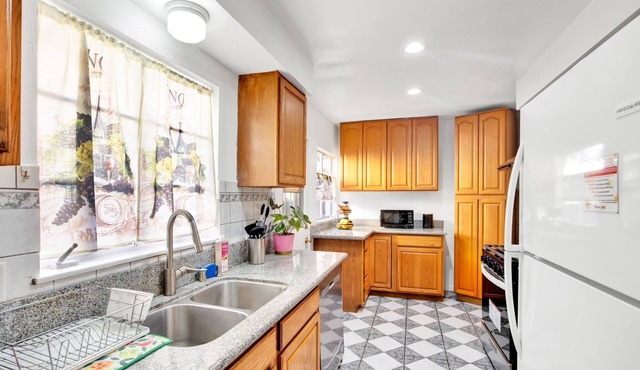 Spacious Home Near Disneyland