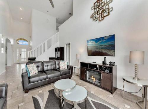 Spacious Home · Near Disney Parks