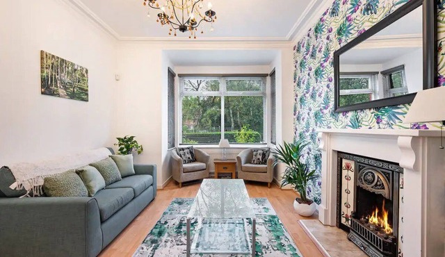 Spacious Home Near Manchester United Stadium - Pass the Keys