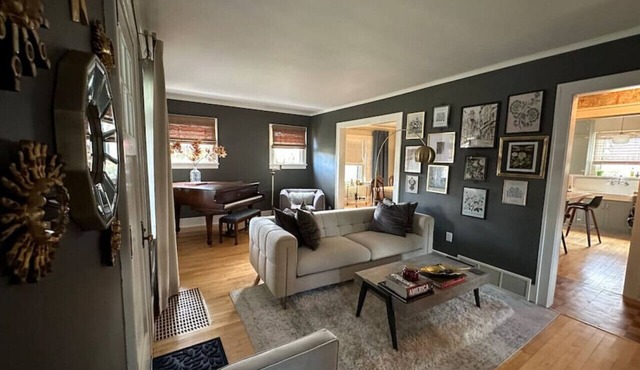 Spacious Home/Near Lakes/Trails/Town/Pets OK