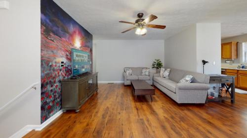 Spacious home Near LakePoint with King Bed and Outdoor Space