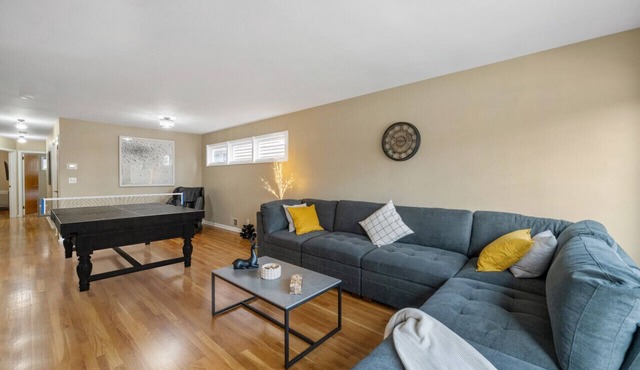 Spacious Home Near NYC | Sleeps 16 | 20 Min to City