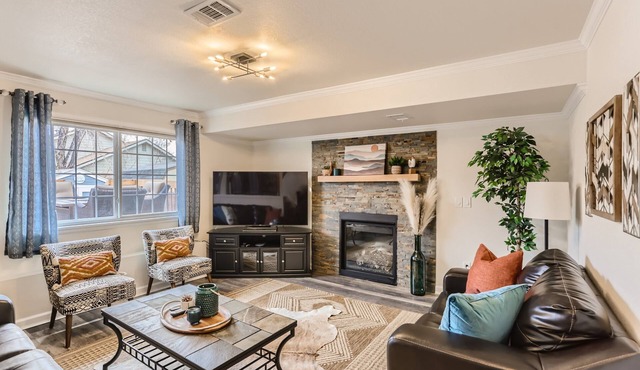 Spacious Home Near Tennyson & Olde Towne - Sauna + Massage Chair + WiFi