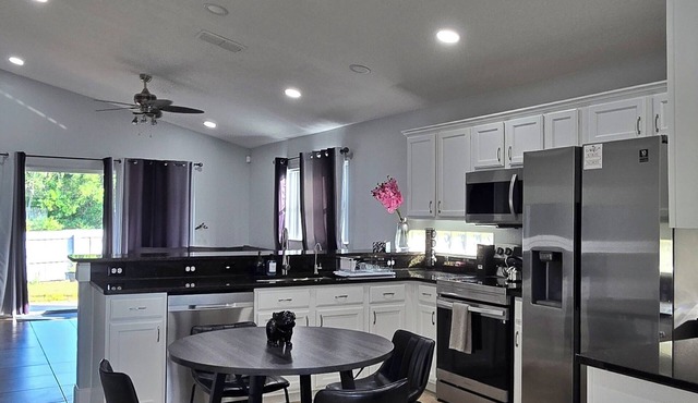 Spacious Home, Near UCF, Sleeps 6