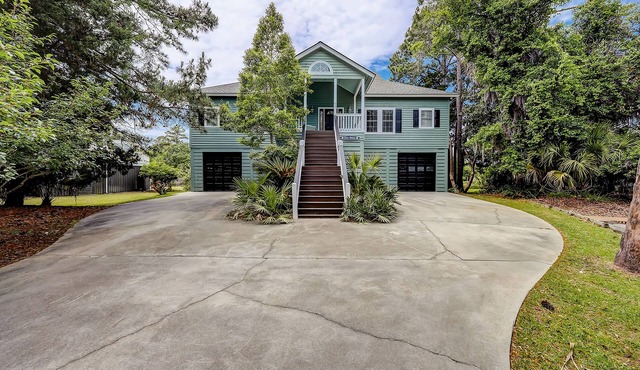 Spacious home near beach with access to resort amenities & free state park entry